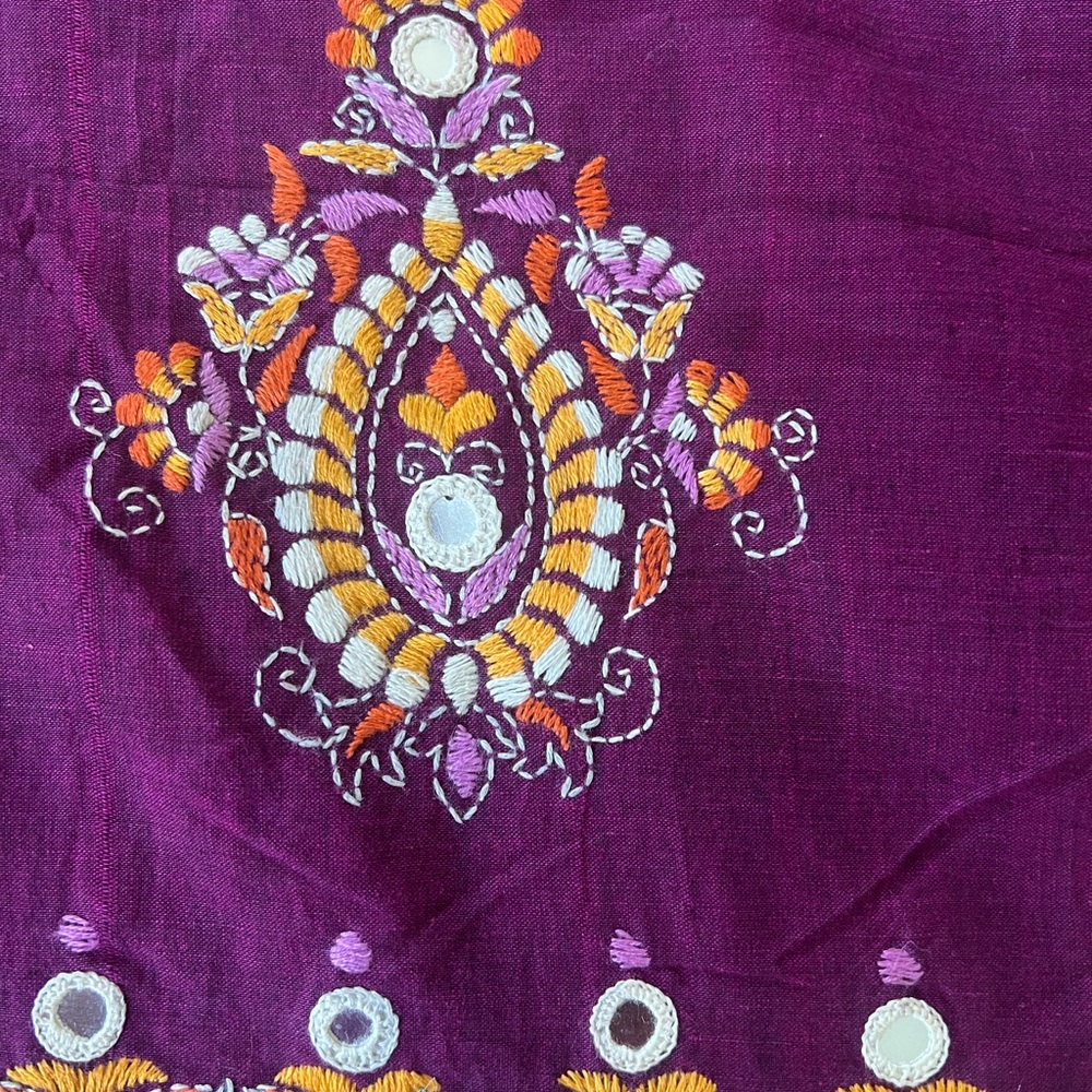 Udd brand hand woven hand reeled hand batik kantha saree with mirrors - Picture 3 of 10